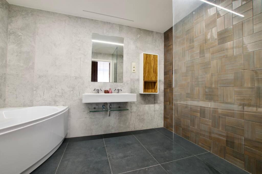 Premium Apartment By Hi5 - Best Ever Budapest Exterior foto